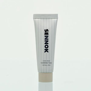 SENNOK Hand Cream Flower But Wild product texture