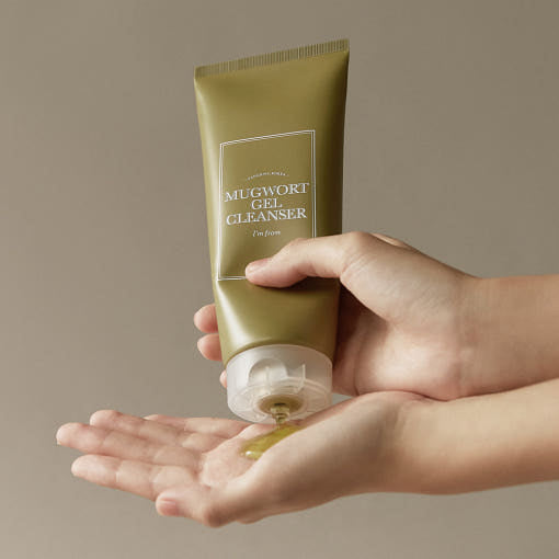I'm from Mugwort Gel Cleanser close-up view